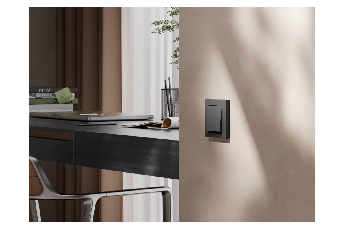 ATLASDESIGN SMART ВЫКЛЮЧАТЕЛЬ 1-клавишный с опциональной нейтралью карбон